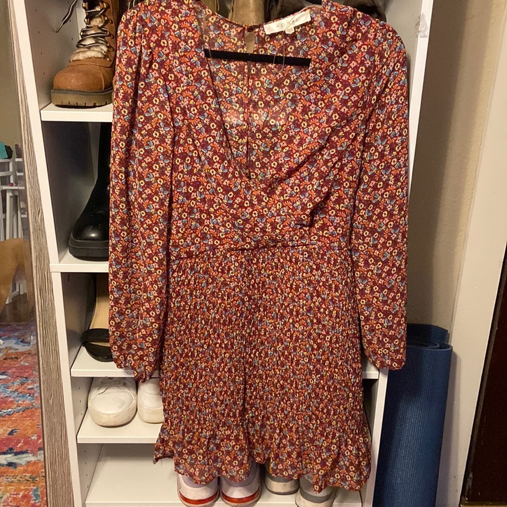 Floral mini long sleeve dress.